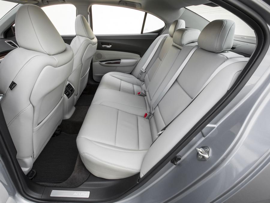 Интерьер Acura TLX 3.5L V6 SH-AWD 2015 года  (фото 37 из 91)